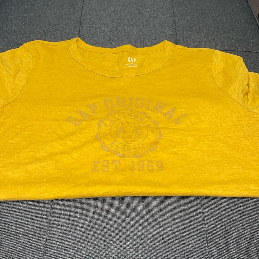 EUC - Gap ForeverSoft Graphic Tee